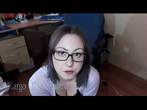 ❤️ Fata sexy cu ochelari suge adânc Dildo în fața camerei de filmat ❤️❌  at us ❌️❤